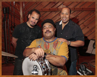 Marc Quiñones-Dennis Chambers-Bobby Allende